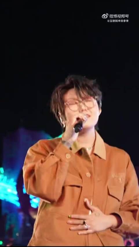 王靖雯秋日献唱《我还是》,嗓音诠释心动故事