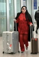 49岁李湘身材发福被模仿，被问感受后晒年轻旧照，瘪嘴很可爱