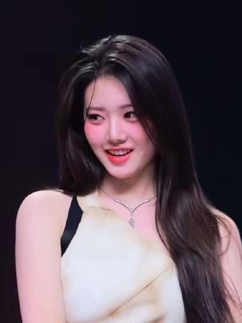 和这张脸抢门面的都是谁啊