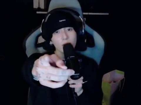 与你相遇好幸福(指着镜头前)