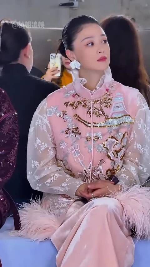 明明内娱人人追求高定，为何蒋欣却偏爱新中式？果然东方美学的高级感具象化了