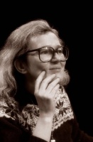 “男人们认为自己有权告诉我如何感受，但后来我不听他们的话”