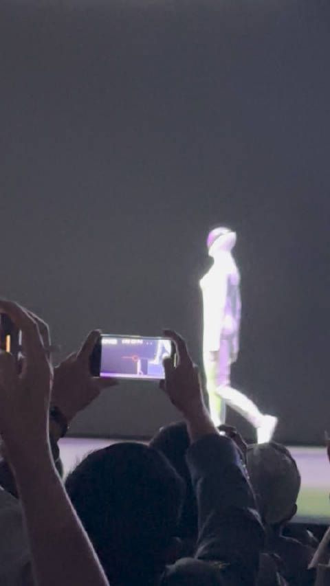 小鹏新一代的IRON看起来好像一个女生穿着伪装,太逼真了