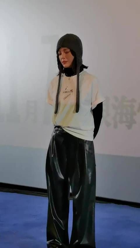 辛芷蕾连轴转宣传电影日掛中天,疲惫状态引关注