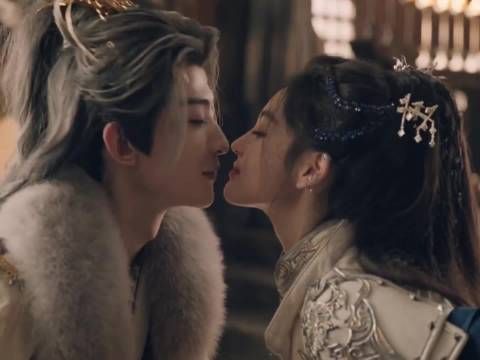 哇塞太甜了!梵云飞找厉雪扬要亲亲,结果俩人亲了之后都害羞了!