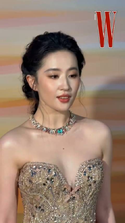 刘亦菲宝格丽活动30秒视频曝光,外媒盛赞白到发光