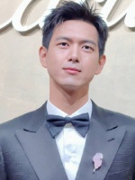 李现亮相Cartier高珠展