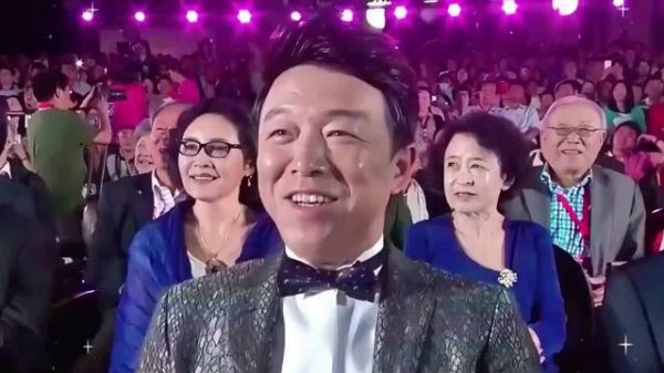当众被骂丑有多社死？看黄渤如何妙语连珠，怼得对方哑口无言！
