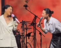 巩俐、那英、宋佳三位女王同台！那英邀宋佳合唱，巩俐听得陶醉