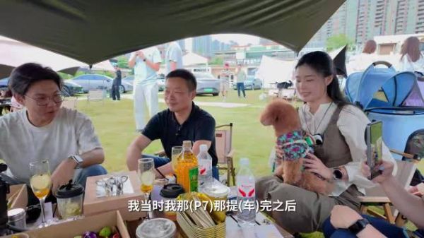 何小鹏参加小鹏车主汪汪交友会，发狗粮鼓励车主社交