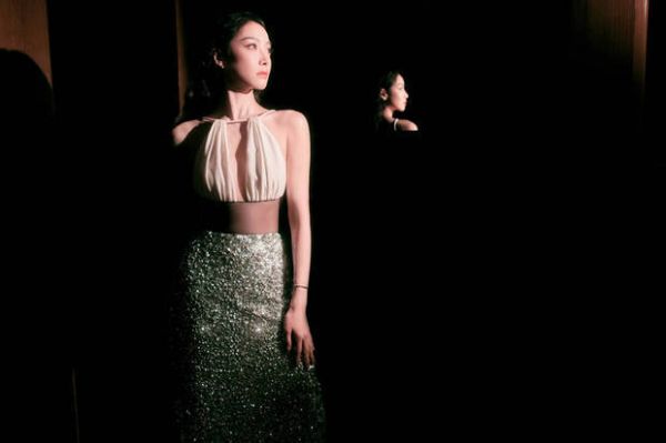 宋茜四肢纤细。