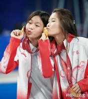 带伤仍夺1金，全红婵深夜发文晒队友合影，才发现真没粉错人