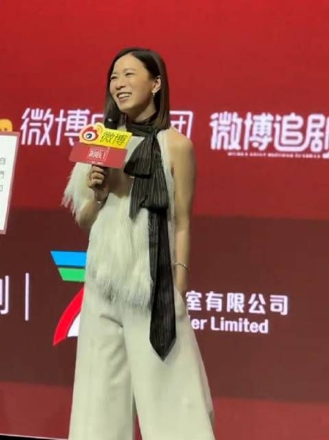 佘诗曼《新闻女王2》追剧团秀绕口令