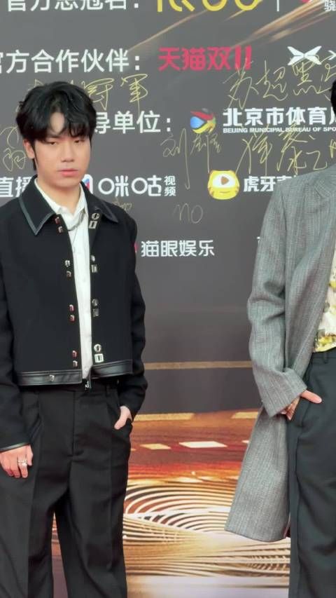 @POLARIX-邵子恒 共同亮相红毯！点燃竞燃热情️‍微博竞燃之夜红毯