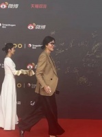 郎平已经65岁了，状态太好了，保持的真不错，今天的造型潇洒干练！