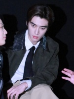 在BV 26夏季系列预览派对上 贵公子Social中（喝水不喝酒版）