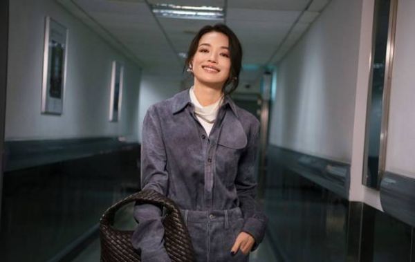 舒淇笑容明媚。