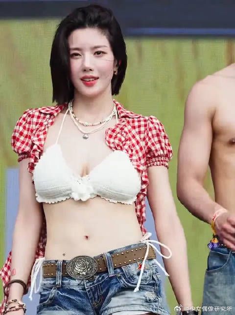 姐姐的腰臀比简直犯规啊! 每个wave都精准狙击心脏