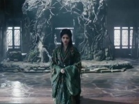 艾米17岁颜值蜕变碎花裙灵动亮相新剧《雀骨》受期待