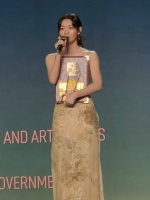 段奥娟亮相金鸡奖表彰仪式，称希望观众相信演员段奥娟