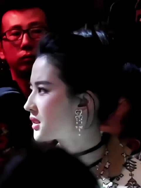 刘亦菲清冷温婉气质独特，古典高级美感绝佳
