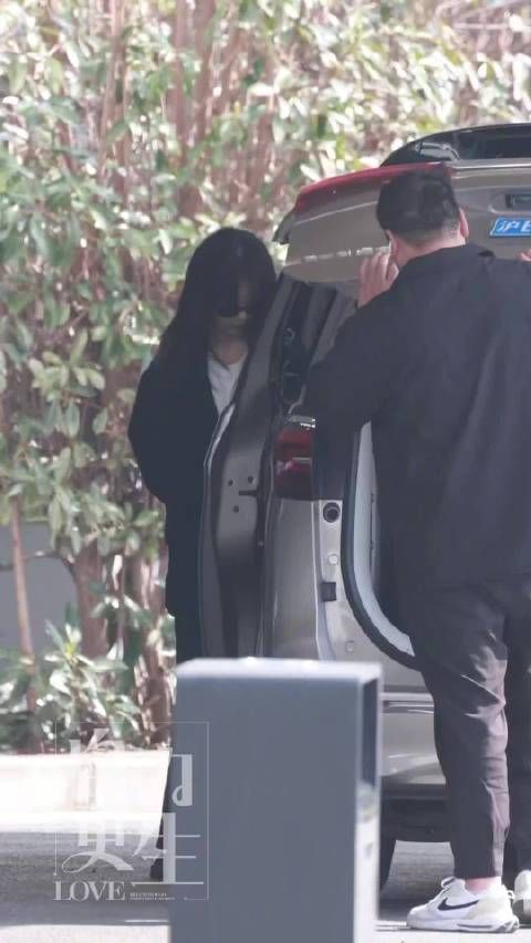 啊？杨紫老师现在怎么这么瘦了？ 看起来真的越来越有女人味了～～～ 杨紫