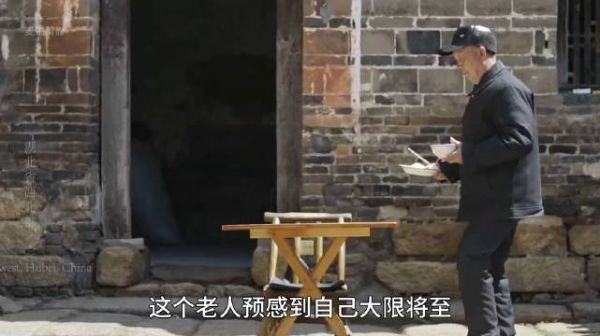 近两年最好看的国产现实题材农村电影,为了惩罚几个子女,老人决绝的喝药自杀