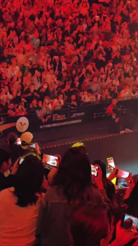 莎莎就是自带光芒!现场太震撼了,如果我去现场,我也是这样的