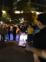 粉丝首见偶像激动尖叫深夜痛哭