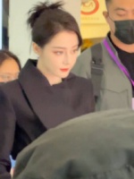 迪丽热巴真神颜来的！从上班路透看到下班路透，真美的惊为天人