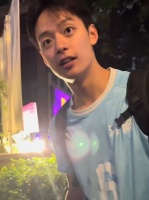 杨家兴对待球迷好温柔，这么乖的排球弟弟，姐姐们最爱了