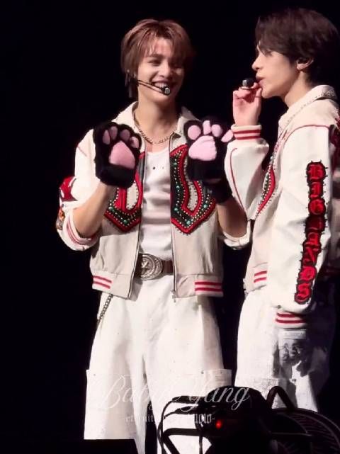 威神V刘扬扬台北场演出萌态引热议