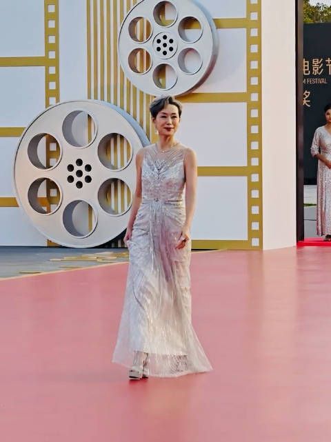 叶童好美!无惧年龄的成熟优雅美