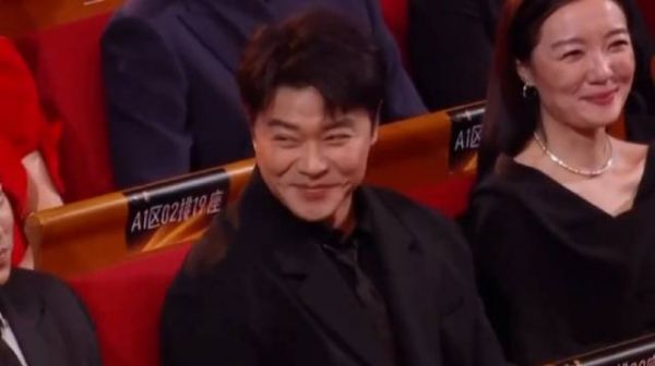 佟丽娅陈思诚金鸡奖同台互动引关注