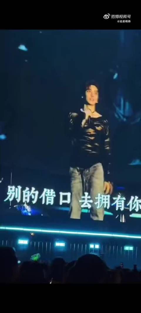 侯明昊黑色镂空针织衫造型气场炸裂