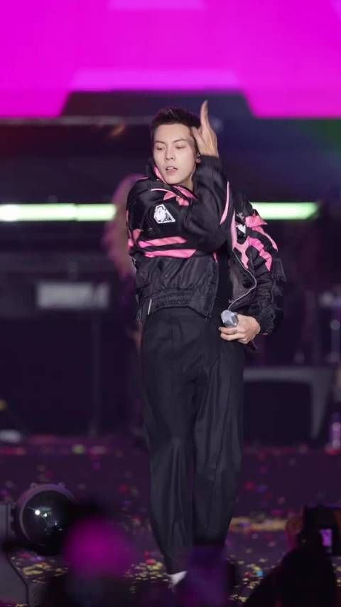 传下去陈伟霆在音乐节跳刀马刀马了!支持这个陈伟霆多跳多唱