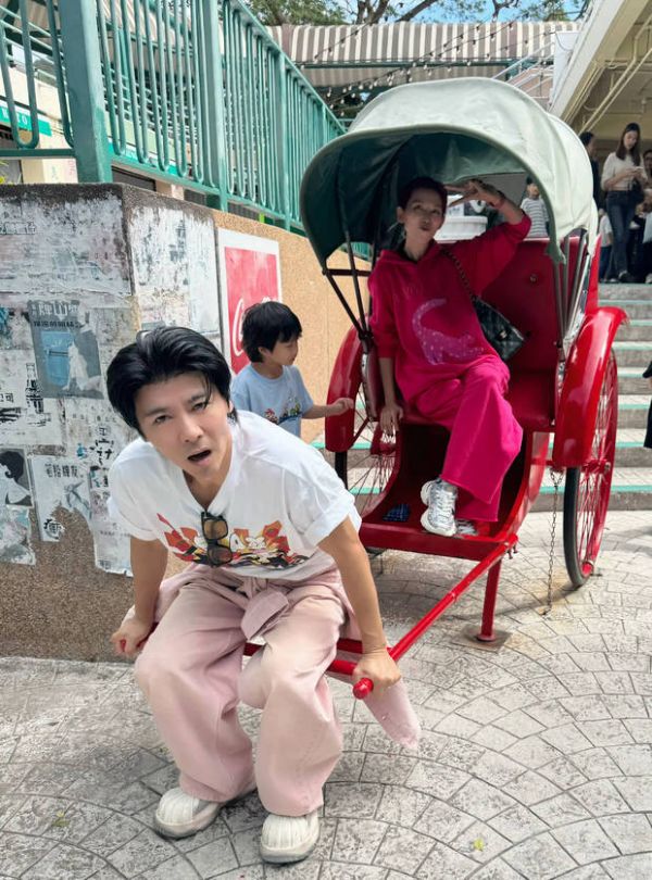 张晋秒变蔡少芬的车夫，夫妻俩互动有趣又有爱。