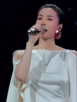 王菲淡泊名利活出真我，五十多岁仍专注音乐