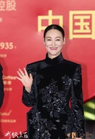 惠英红分享金鸡奖造型写真气场全开，直言“我一定会回来的”！