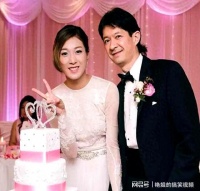 曝2大瓜！国民男星夫妻反目分居2年，钟嘉欣7年抱仨越发朴素