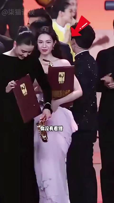 金鸡后台看明星百态,钟楚曦成隐形C位,陈道明主动和千玺握手 ,易烊千玺