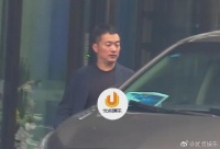 又反转！曝喻恩泰出轨美女律师，两人挽手回酒店，女方美照曝光！