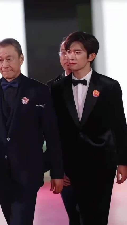 易烊千玺新片周六上映,饰演纯情黄毛小狼狗阿波罗