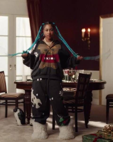 小西北出镜演绎CPFM与SKIMS联名系列