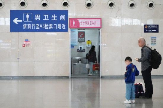 长沙市长沙南站的女士专用卫生间。新华社记者薛宇舸 摄