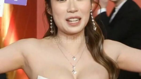 TVB台庆2025争妍斗丽,黄婧灵再次发功,这穿的太性感了吧?