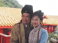 张家辉夫妇被偶遇，妻子素颜引热议，曾被骂穷小子的他现如今很幸福