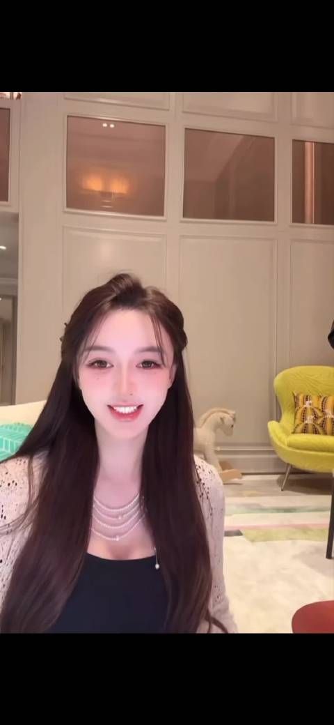 叶珂不用穿内衣的长裙都这么显身材？