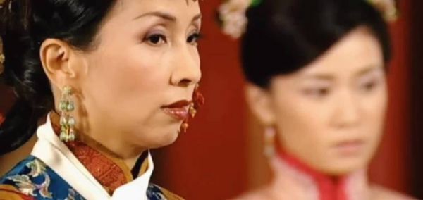 《金枝欲孽》创新运镜剧情领先多年,角色成熟丰满