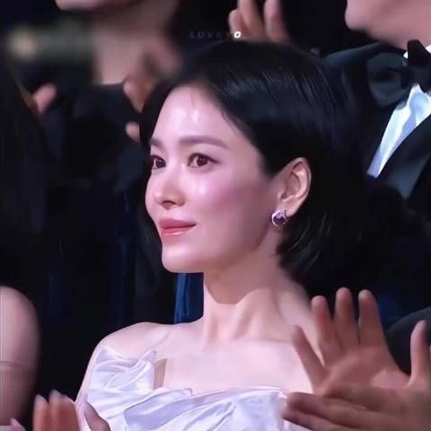 宋慧乔青龙电影节状态视频+生图，岁月惜美人皮肤状态完全回春了